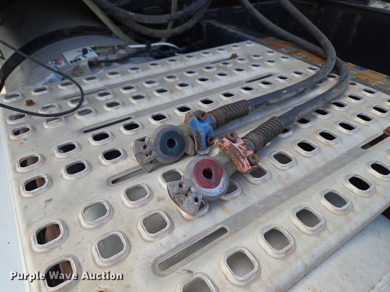 image for item EU3648 2015 Volvo VN semi truck