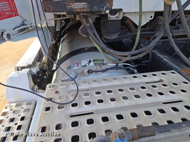 image for item EU3648 2015 Volvo VN semi truck