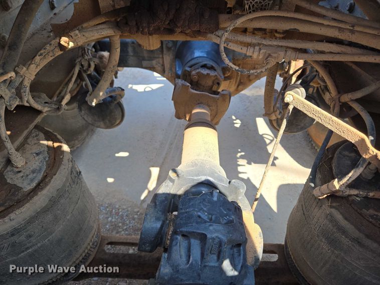 image for item EU3648 2015 Volvo VN semi truck