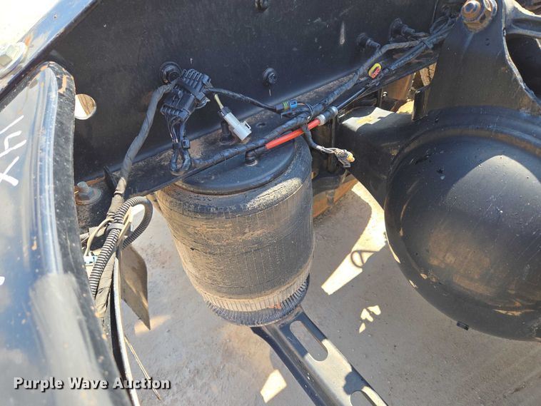 image for item EU3648 2015 Volvo VN semi truck