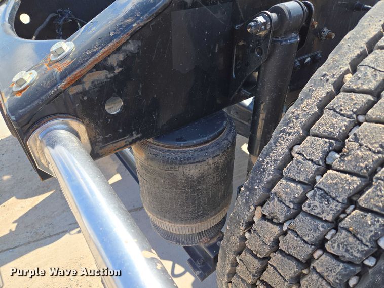 image for item EU3648 2015 Volvo VN semi truck