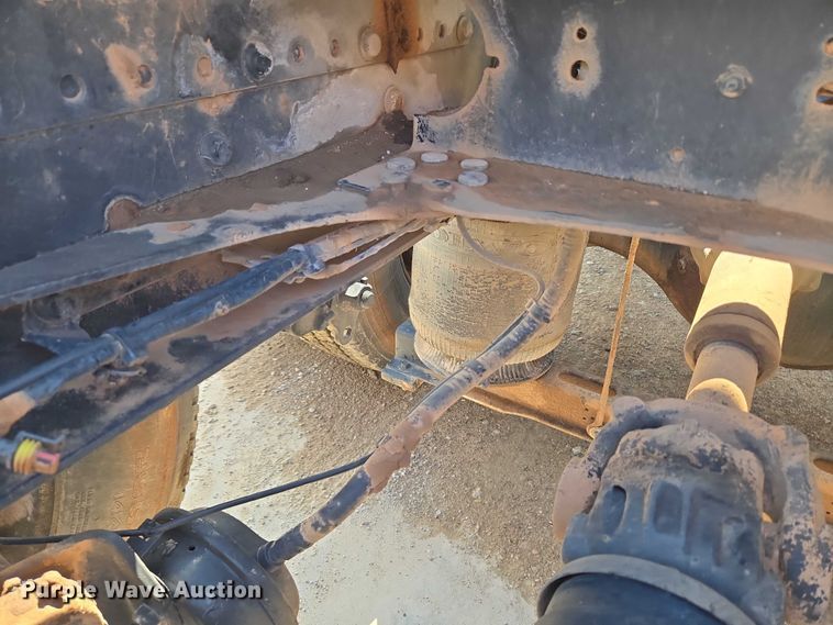 image for item EU3648 2015 Volvo VN semi truck