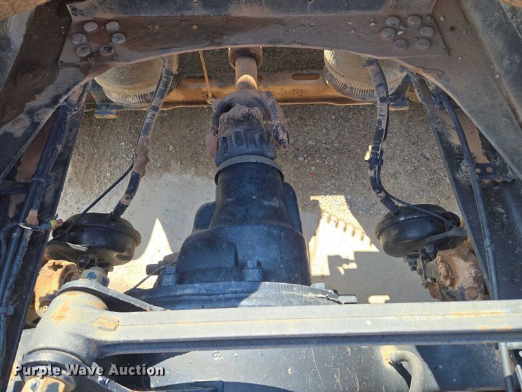 image for item EU3648 2015 Volvo VN semi truck