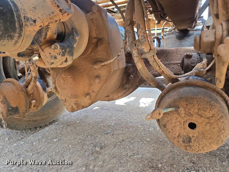 image for item EU3648 2015 Volvo VN semi truck