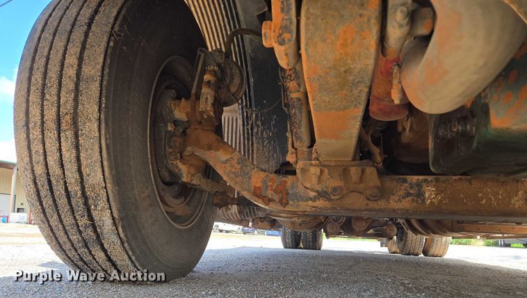 image for item EU3648 2015 Volvo VN semi truck