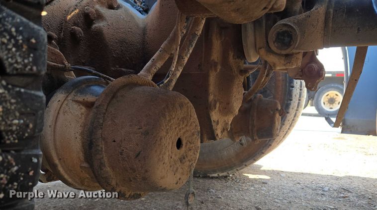 image for item EU3648 2015 Volvo VN semi truck