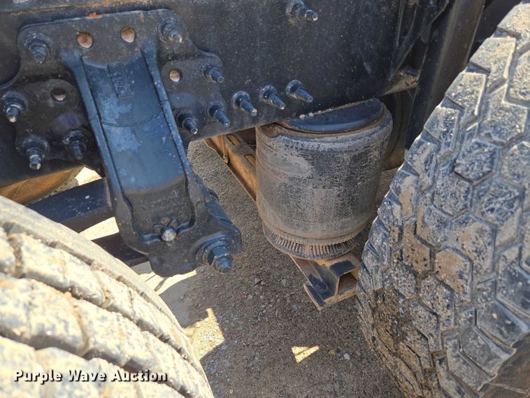 image for item EU3648 2015 Volvo VN semi truck