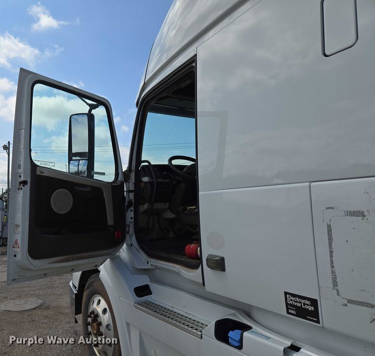 image for item EU3648 2015 Volvo VN semi truck