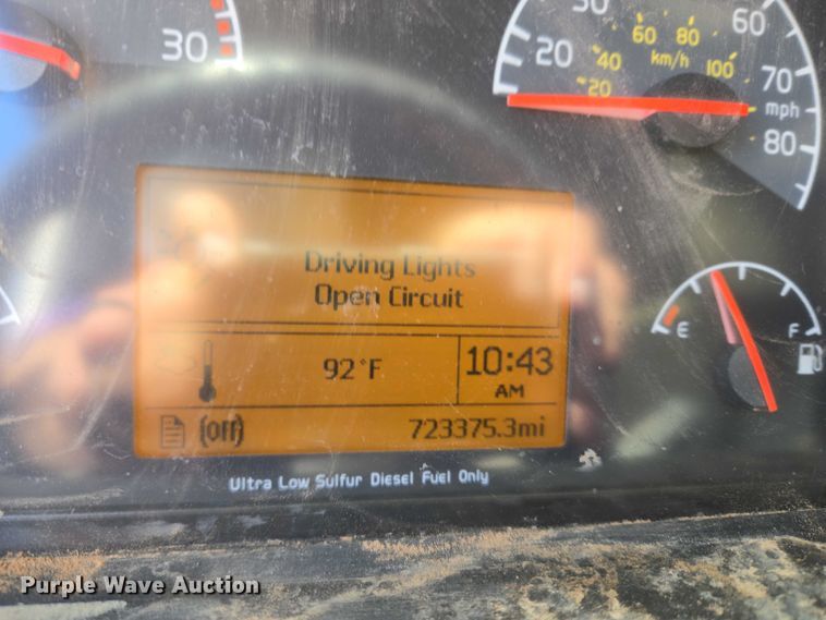 image for item EU3648 2015 Volvo VN semi truck