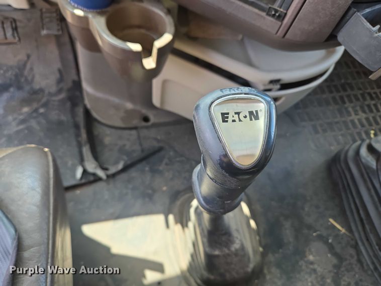 image for item EU3648 2015 Volvo VN semi truck