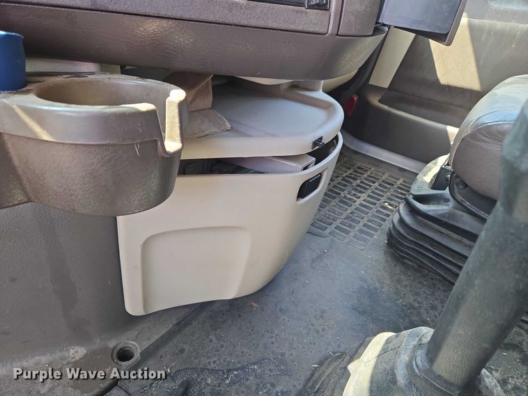 image for item EU3648 2015 Volvo VN semi truck