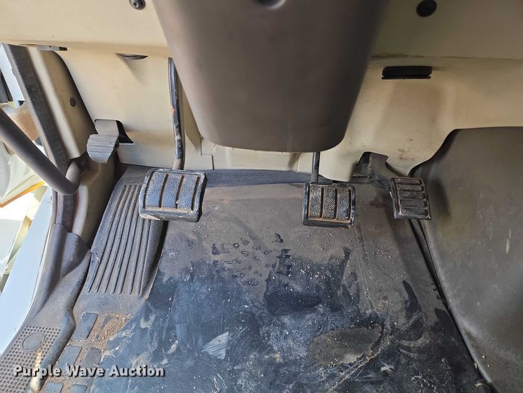 image for item EU3648 2015 Volvo VN semi truck