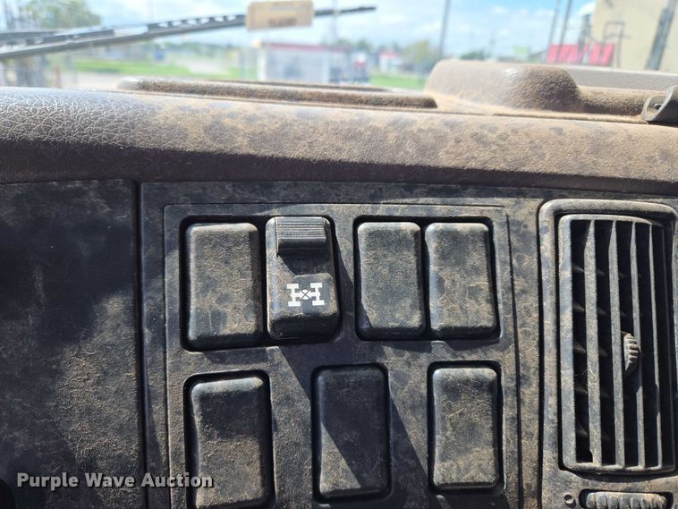 image for item EU3648 2015 Volvo VN semi truck