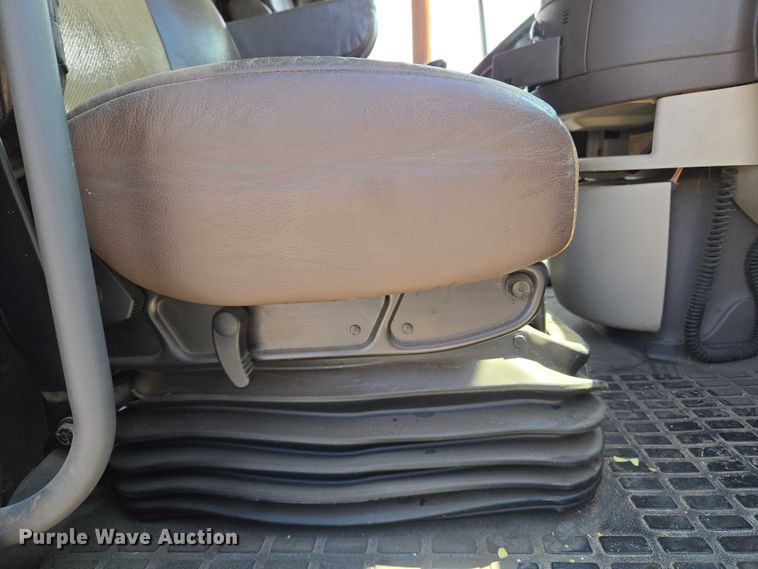 image for item EU3648 2015 Volvo VN semi truck