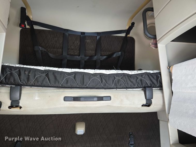 image for item EU3648 2015 Volvo VN semi truck