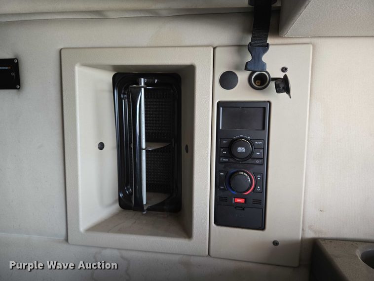 image for item EU3648 2015 Volvo VN semi truck