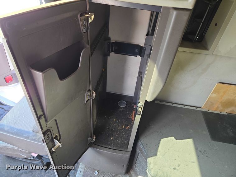 image for item EU3648 2015 Volvo VN semi truck