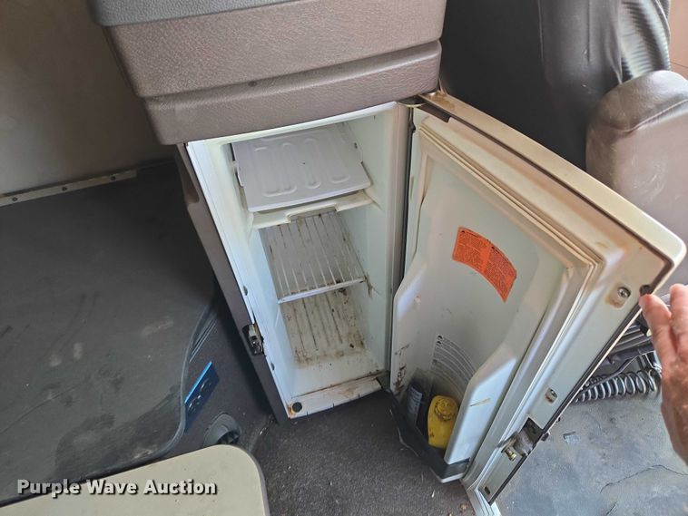 image for item EU3648 2015 Volvo VN semi truck