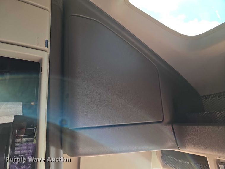 image for item EU3648 2015 Volvo VN semi truck