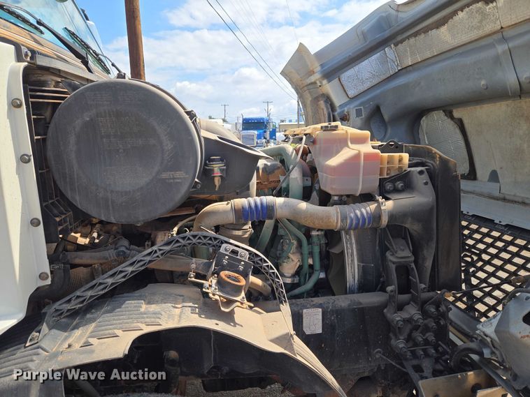 image for item EU3648 2015 Volvo VN semi truck