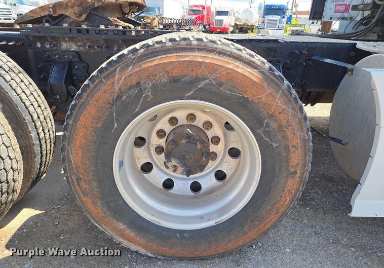 image for item EU3648 2015 Volvo VN semi truck