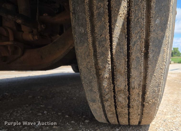 image for item EU3648 2015 Volvo VN semi truck