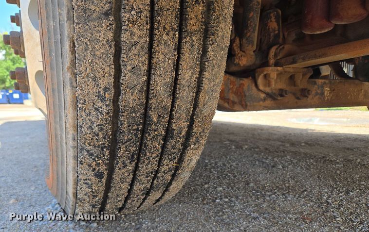 image for item EU3648 2015 Volvo VN semi truck