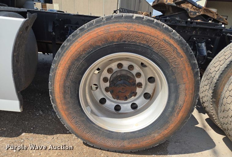 image for item EU3648 2015 Volvo VN semi truck