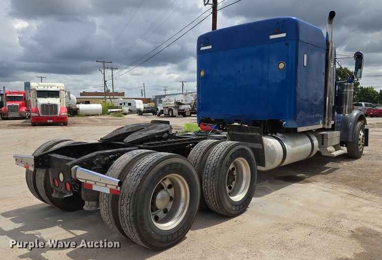 image for item EU3650 2008 Freightliner FLD132 semi truck