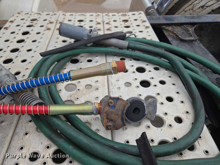 image for item EU3650 2008 Freightliner FLD132 semi truck