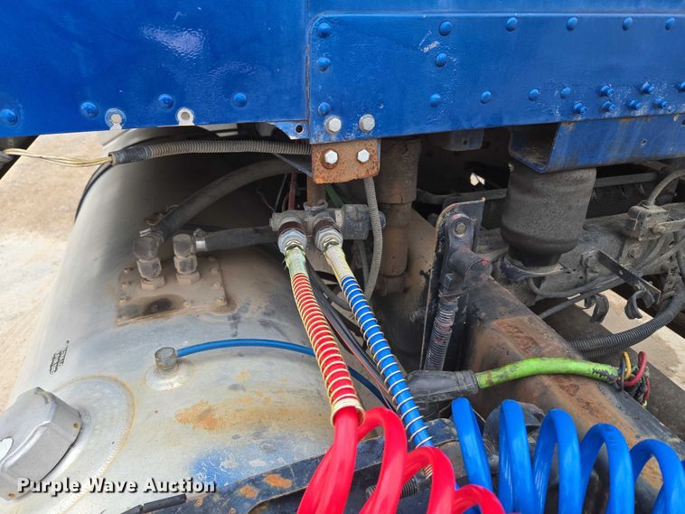 image for item EU3650 2008 Freightliner FLD132 semi truck