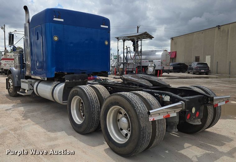 image for item EU3650 2008 Freightliner FLD132 semi truck