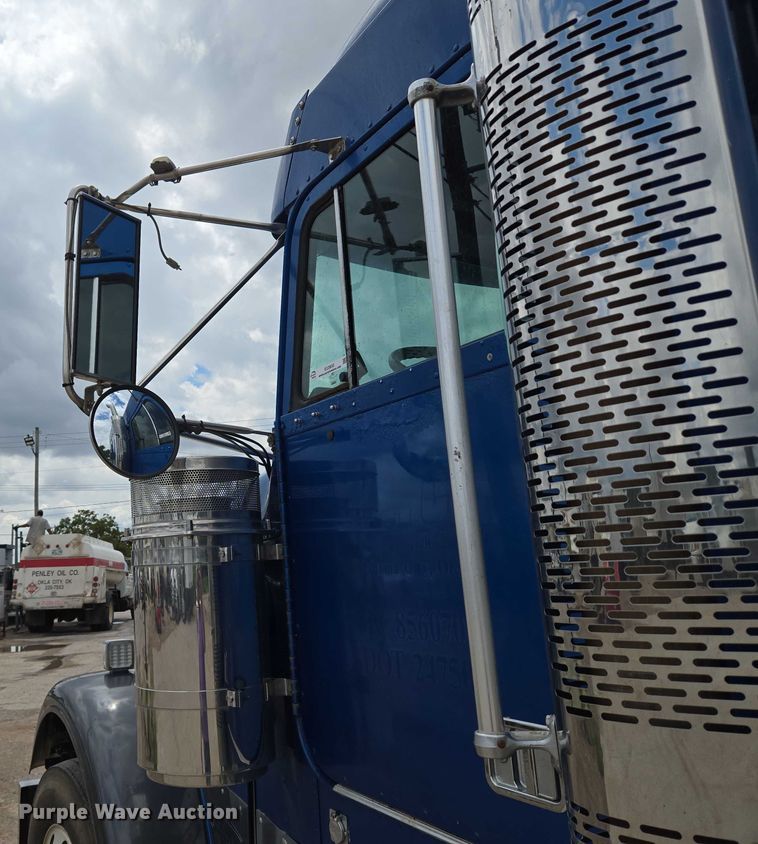 image for item EU3650 2008 Freightliner FLD132 semi truck