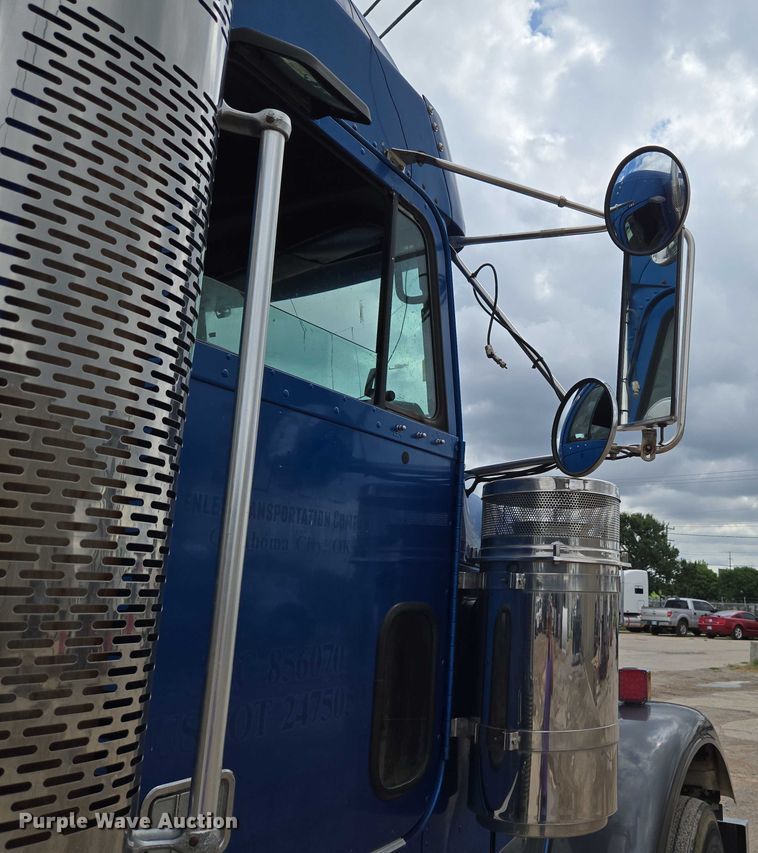 image for item EU3650 2008 Freightliner FLD132 semi truck