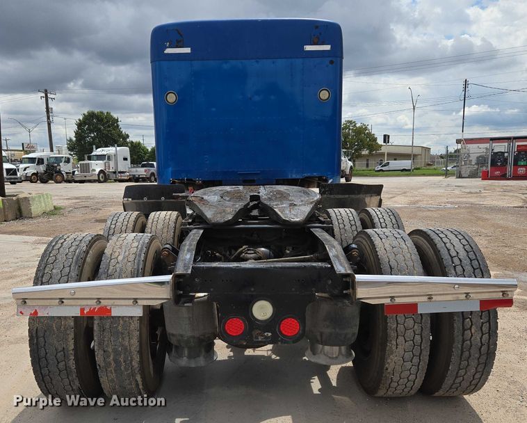 image for item EU3650 2008 Freightliner FLD132 semi truck