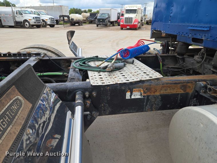 image for item EU3650 2008 Freightliner FLD132 semi truck