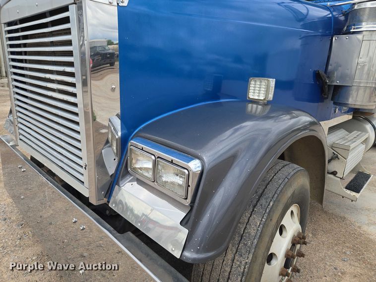 image for item EU3650 2008 Freightliner FLD132 semi truck