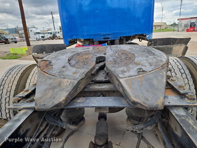 image for item EU3650 2008 Freightliner FLD132 semi truck