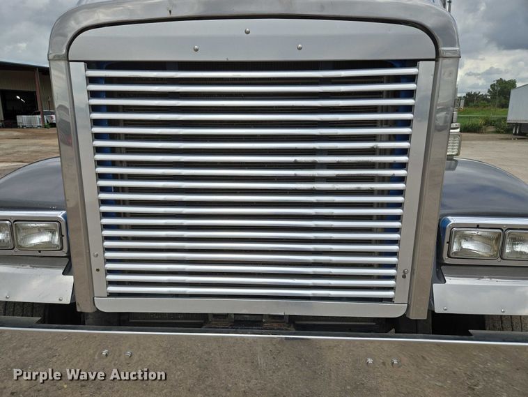 image for item EU3650 2008 Freightliner FLD132 semi truck