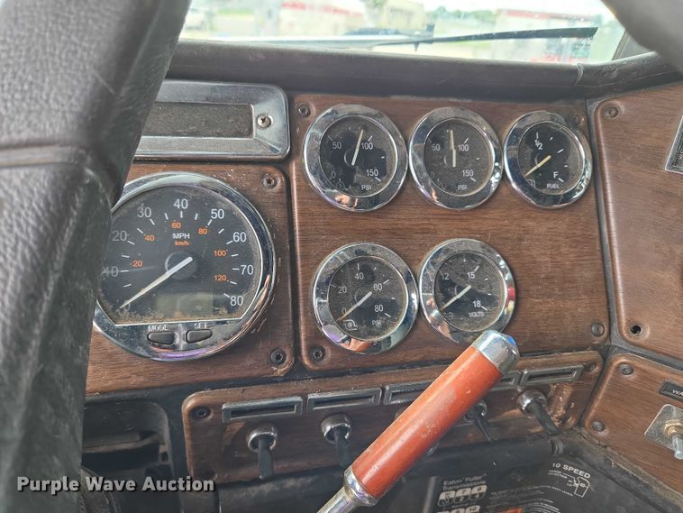 image for item EU3650 2008 Freightliner FLD132 semi truck