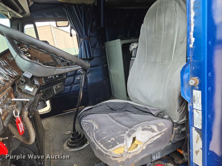 image for item EU3650 2008 Freightliner FLD132 semi truck