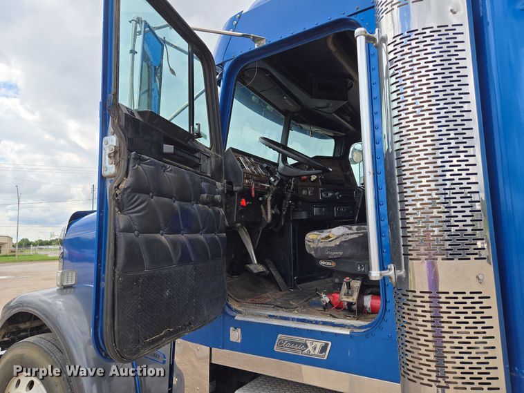 image for item EU3650 2008 Freightliner FLD132 semi truck