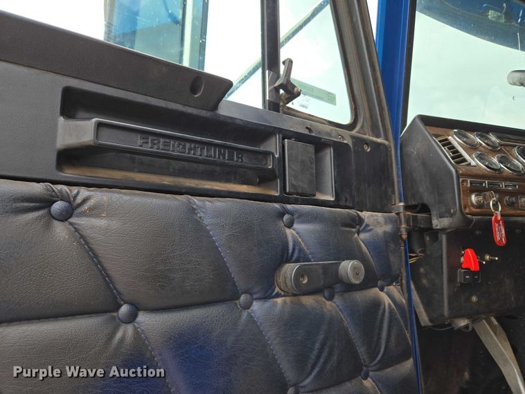 image for item EU3650 2008 Freightliner FLD132 semi truck