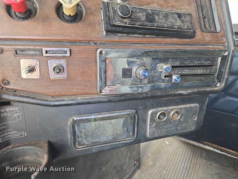 image for item EU3650 2008 Freightliner FLD132 semi truck