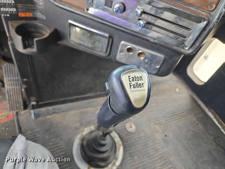 image for item EU3650 2008 Freightliner FLD132 semi truck