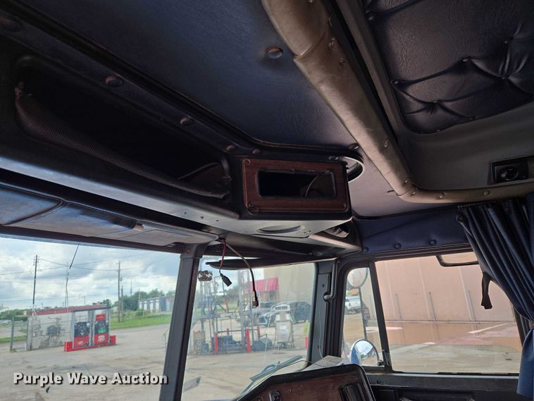 image for item EU3650 2008 Freightliner FLD132 semi truck