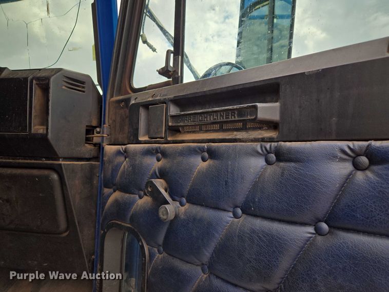 image for item EU3650 2008 Freightliner FLD132 semi truck