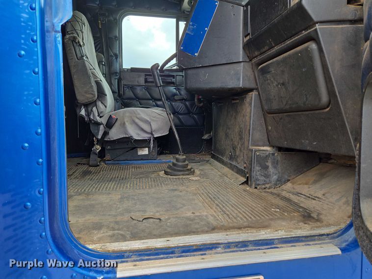 image for item EU3650 2008 Freightliner FLD132 semi truck