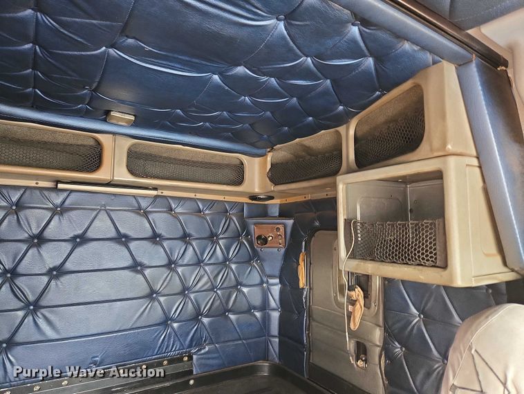 image for item EU3650 2008 Freightliner FLD132 semi truck