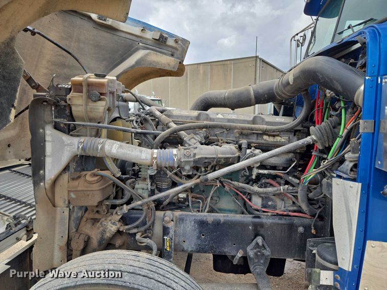 image for item EU3650 2008 Freightliner FLD132 semi truck